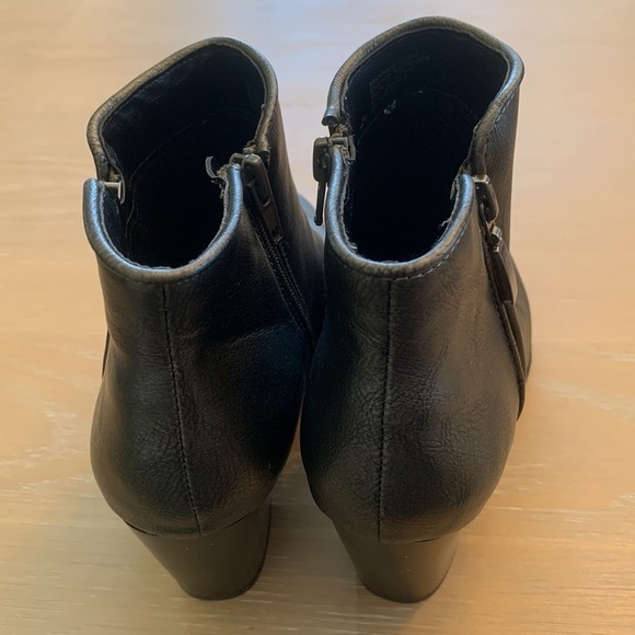 Style & Co Daniel Booties in Size 6M, inside zippers, new in box - Picture 5 of 10